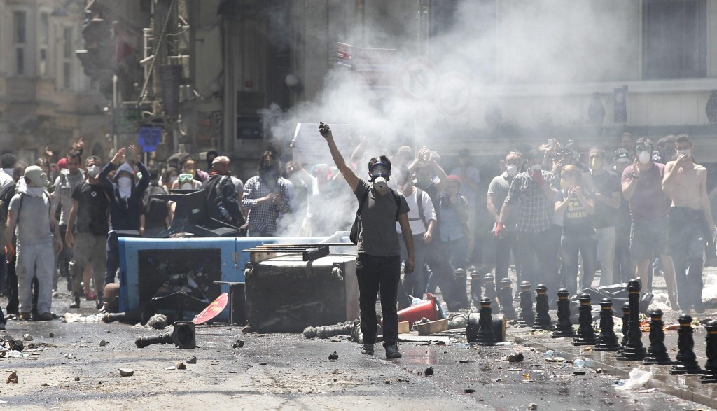 Clashes at protests in Istanbul